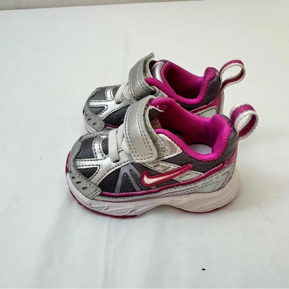 Nike‎ Kids Sneakers - Silver and Pink